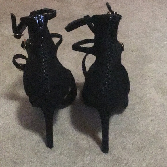 Super cute black heel!! - Picture 3 of 3